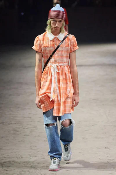 Look 30